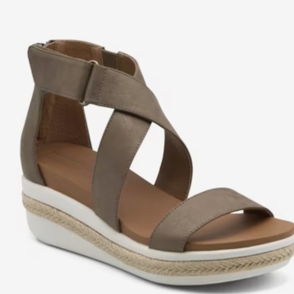 Adrienne Vittadini Sport Cape May Wedge Sandals shoes brown white 9 - Picture 1 of 9